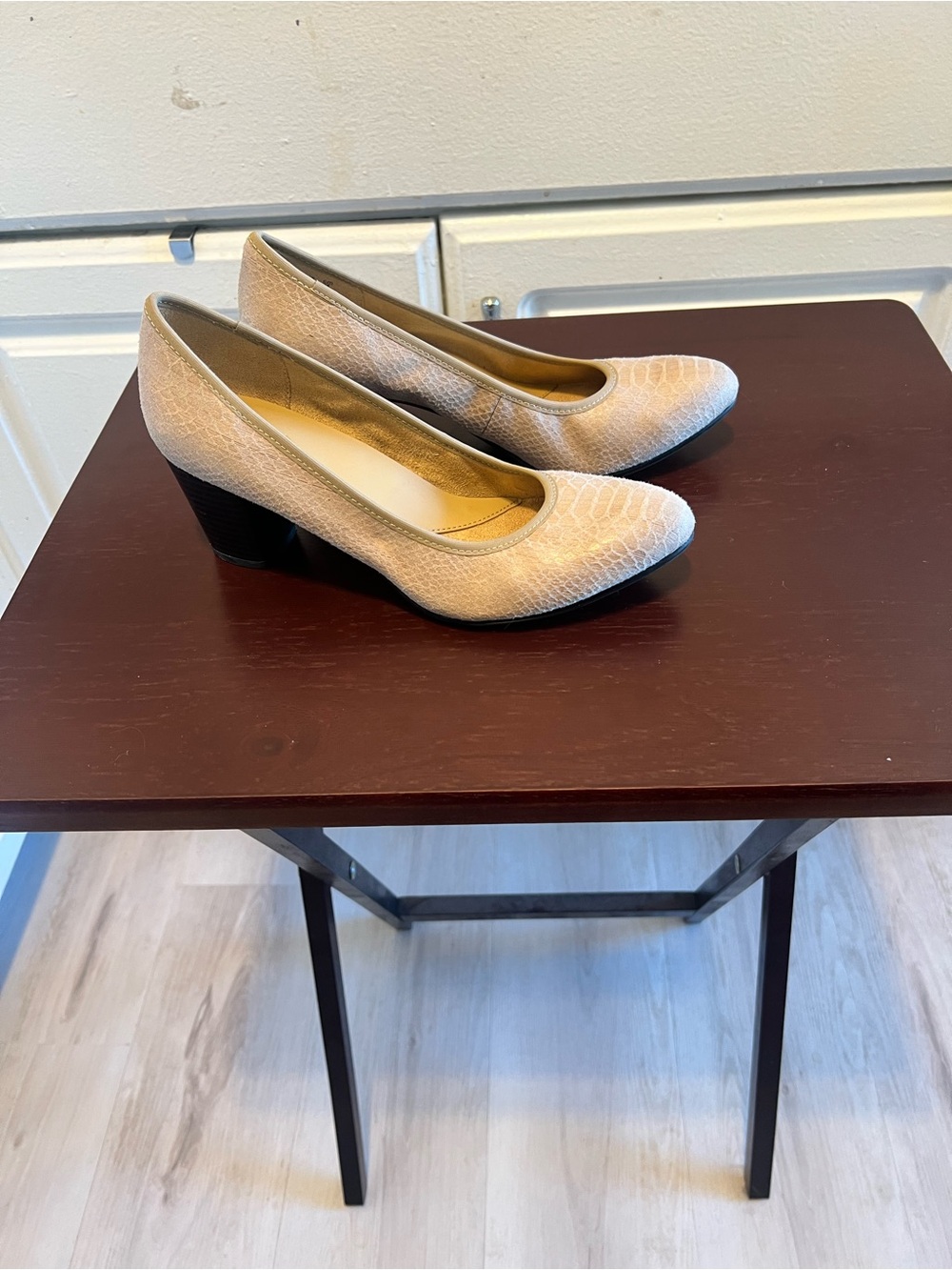 Naturalizer Beige/Cream Texture Fabric Round Toe Block Heel Pumps Women's Sz 7M